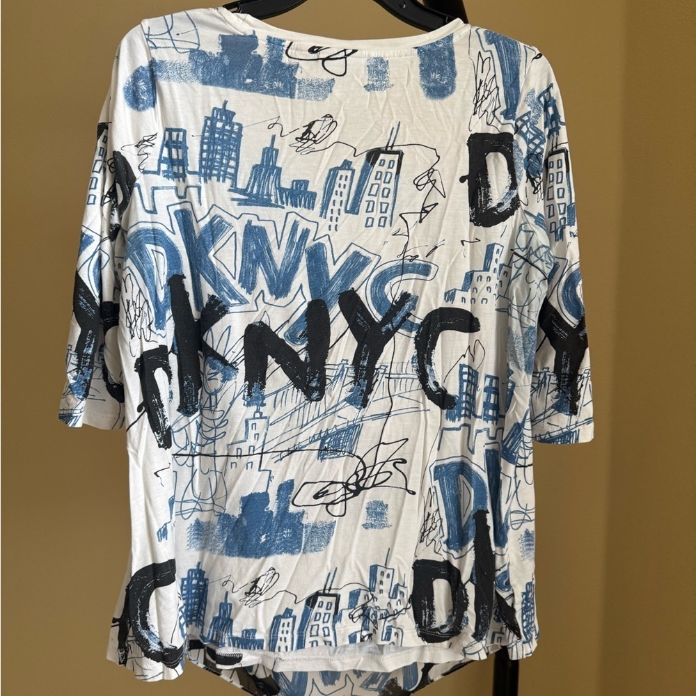 DKNYC White Blue Graphic Blouse - Picture 6 of 6